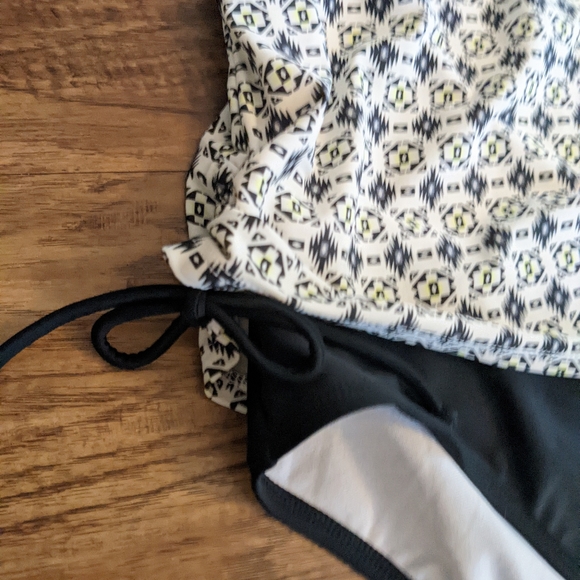 Gossip one piece Bathing suit Black and white size small - Picture 5 of 8